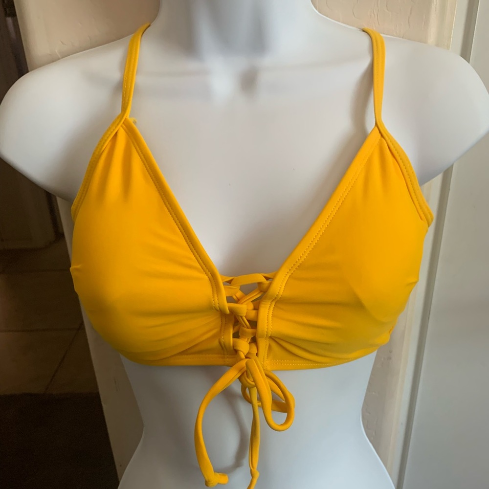 🎟️3x$10🎟️ EUC ROMWE yellow bikini top ties in front keyhole back